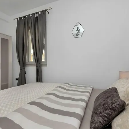 Luxurious Eol Apartment