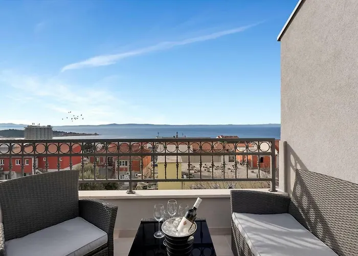 Luxurious Eol Makarska