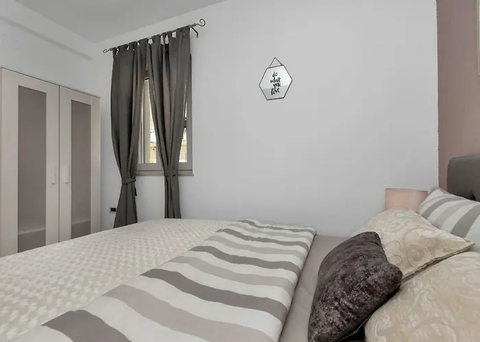 Luxurious Eol Apartmán