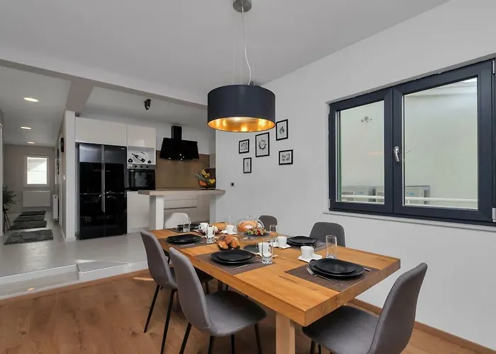 Luxurious Eol Apartmán *